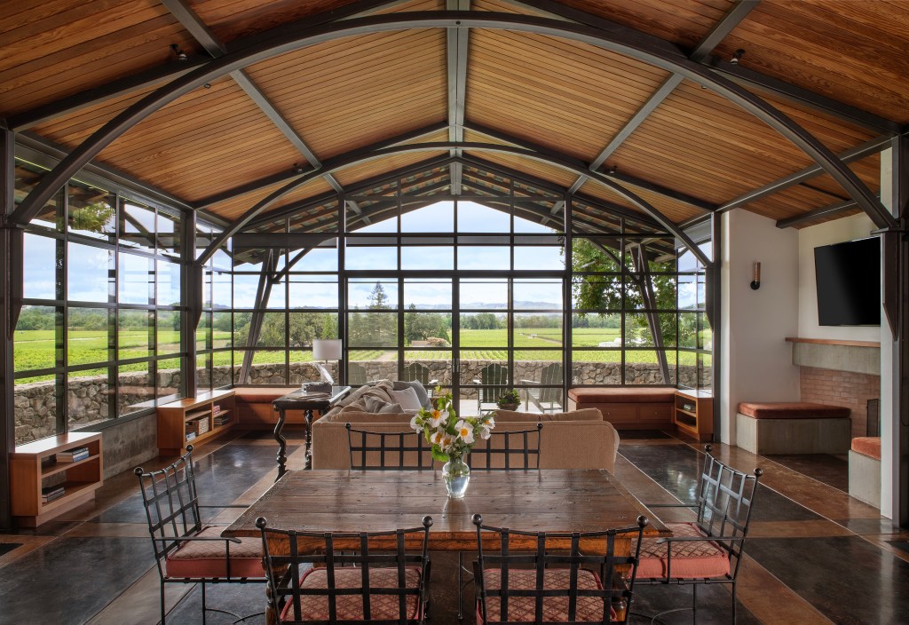 Main House 1 Image 1 7ef3fe